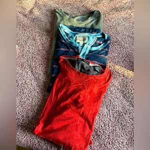 3 pack of XL shirts, good condition. Smoke free home.